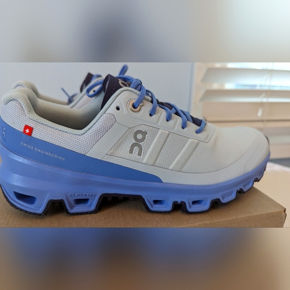 On Running Shoes - ON Cloud venture Arctic